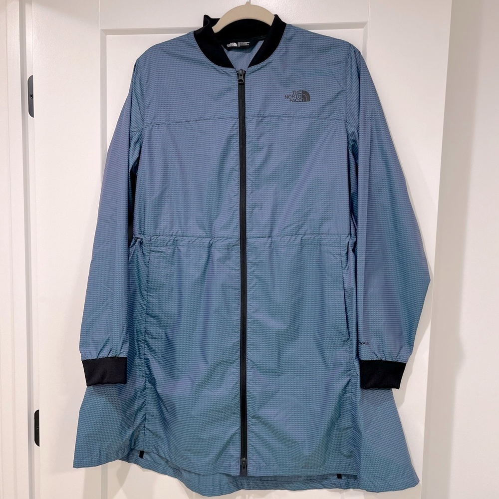 The North Face Small Women’s Flybae Windwall Iridescent Windbreaker Jack…
